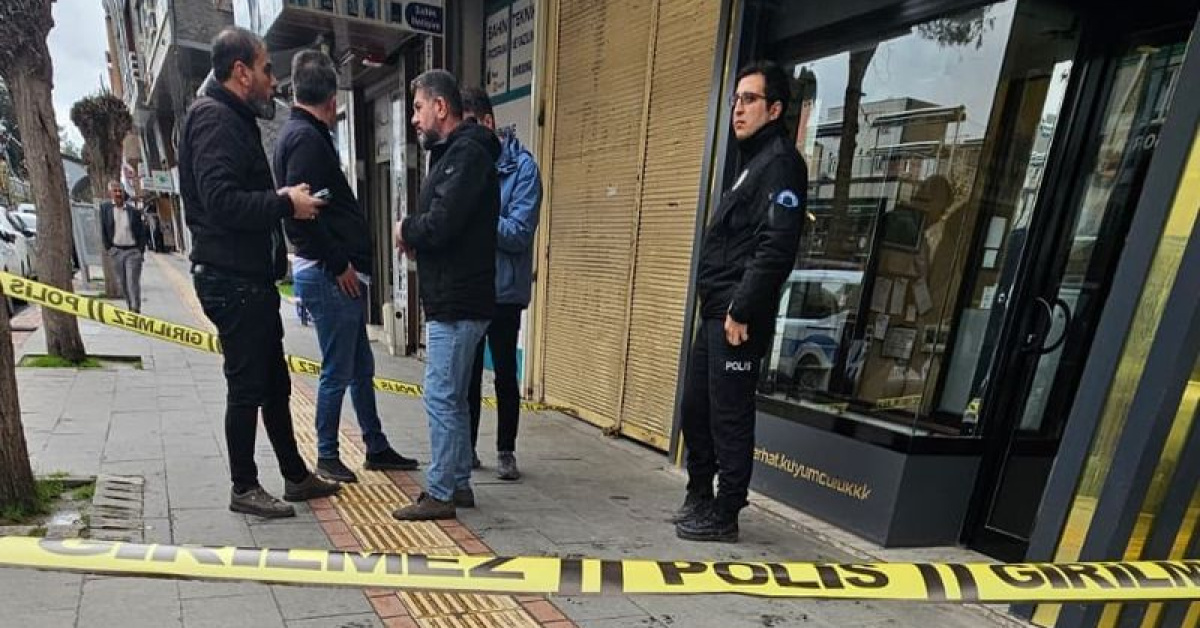 Kuyumcu soygununda silahlı saldırı! Şüpheliler kaçtı