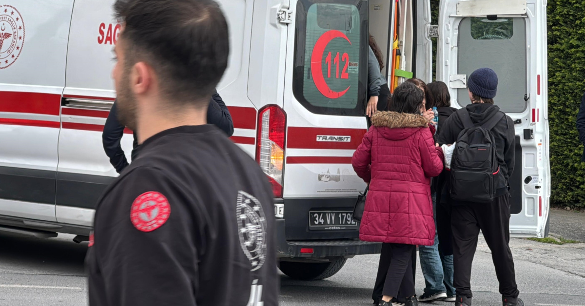 Beylikdüzü'de Fen Lisesinde Patlama - 4 Yaralı