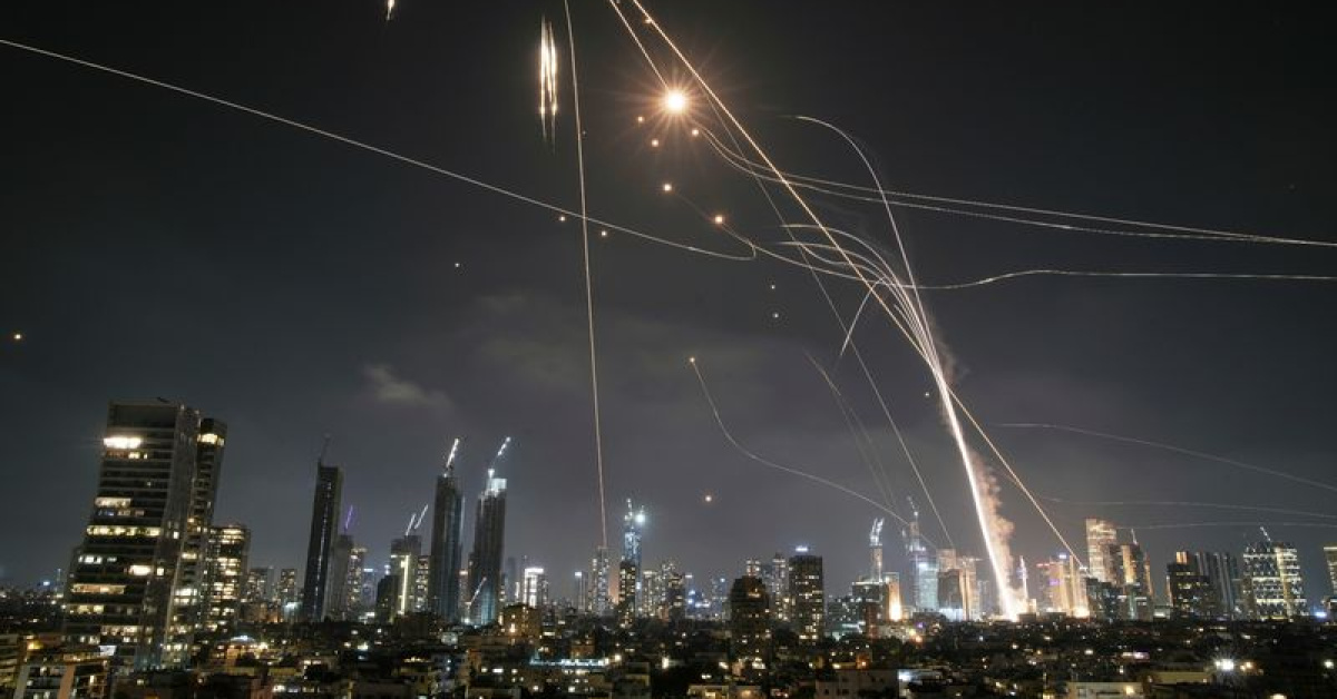 İran'ın Füzeleri Parçalanıyor, İsrail'in Savunması Zorlanıyor