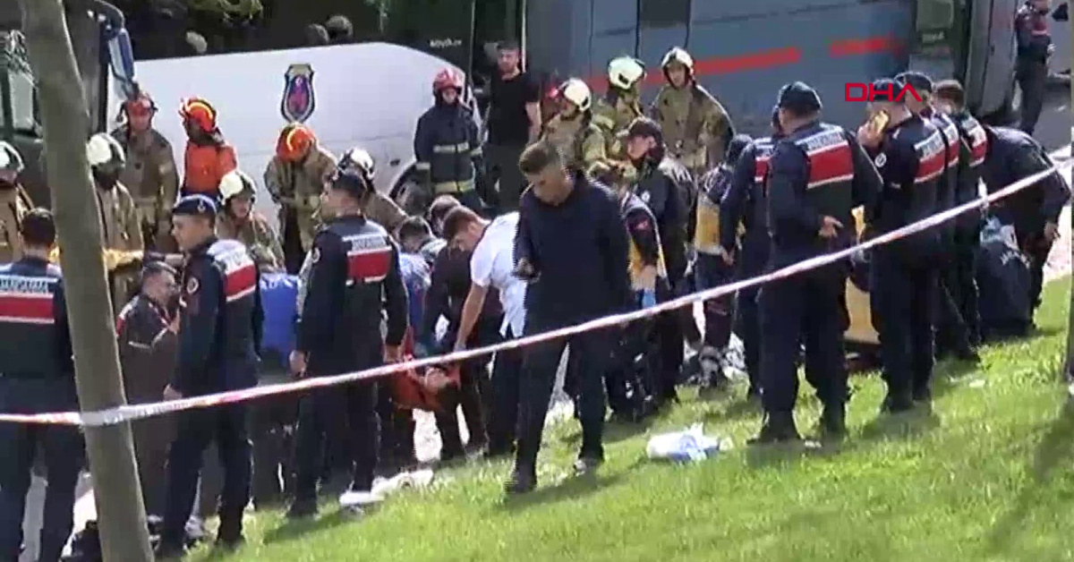 TEM Otoyolu'dacezaevi nakil araçları kaza yaralılar