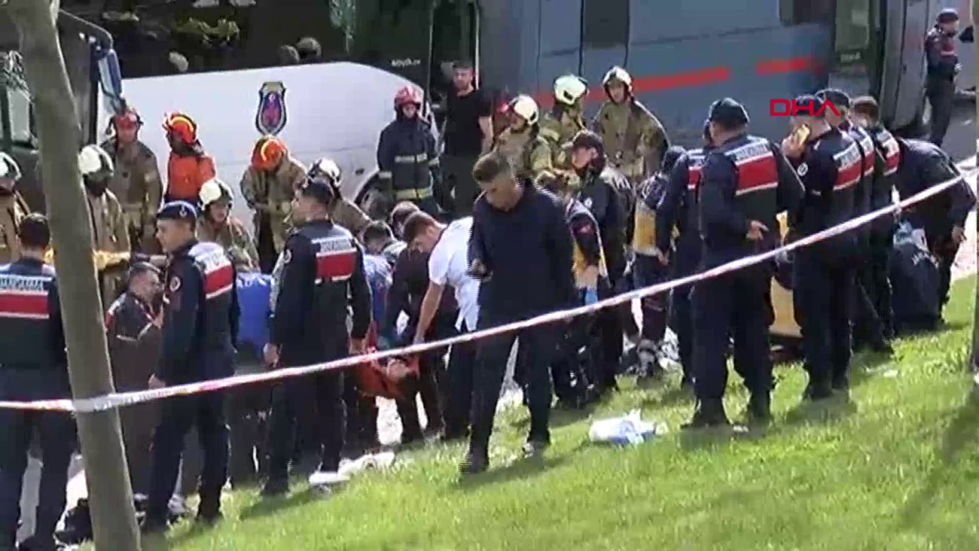 TEM Otoyolu’nda 4 cezaevi nakil aracı kaza yaptı: 15 yaralı | Son dakika haberleri