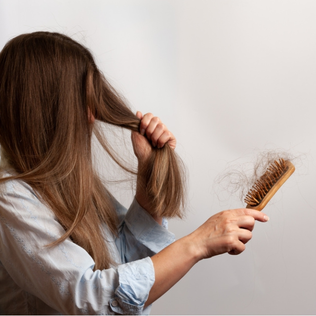 "Saç dökülmesinde rastgele vitaminden uzak durun"