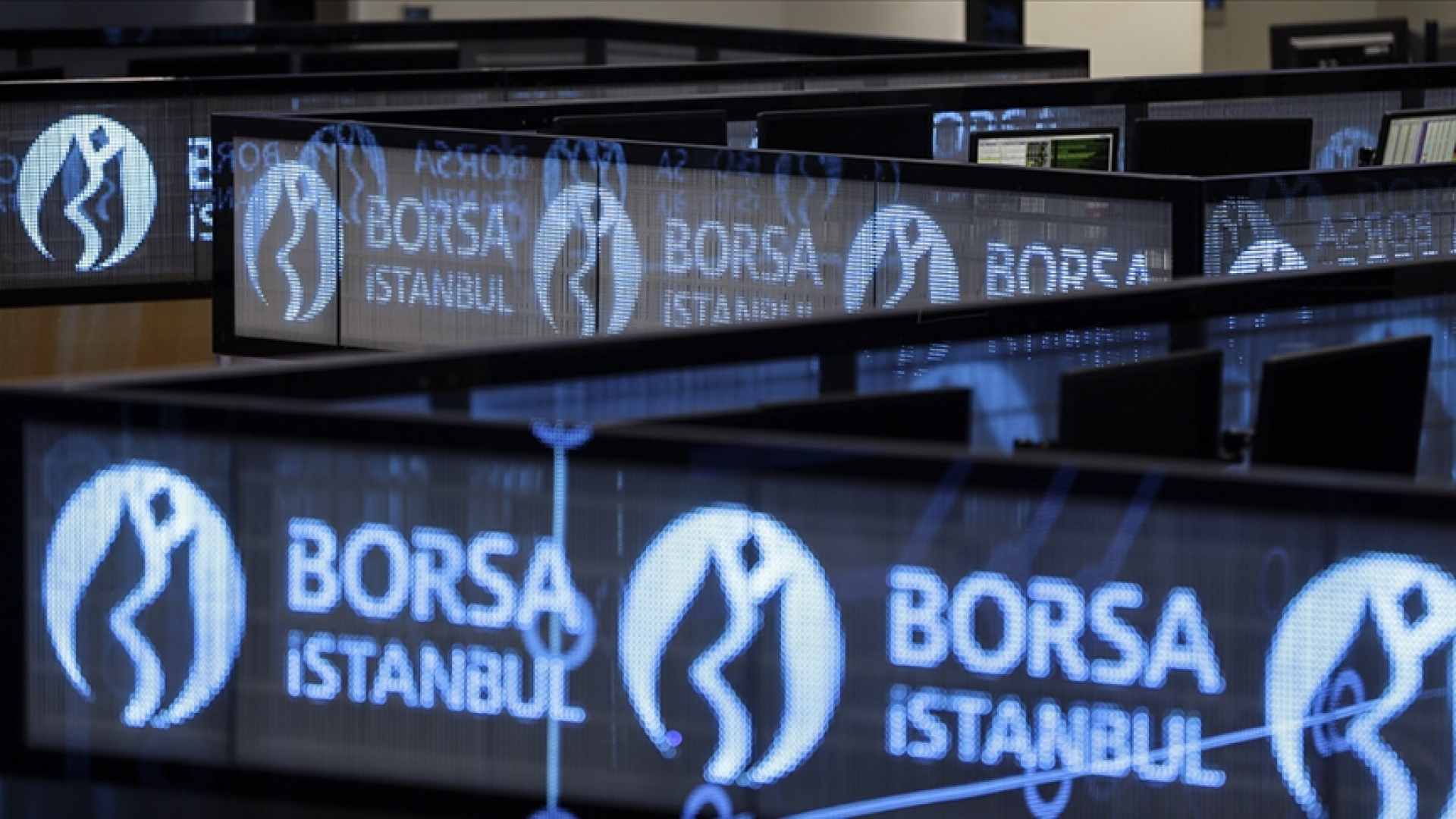 Borsa İstanbul'da BIST 100 Endeksi Düşüşle Kapandı, Analistler Gelecek Haftayı İşaret Etti