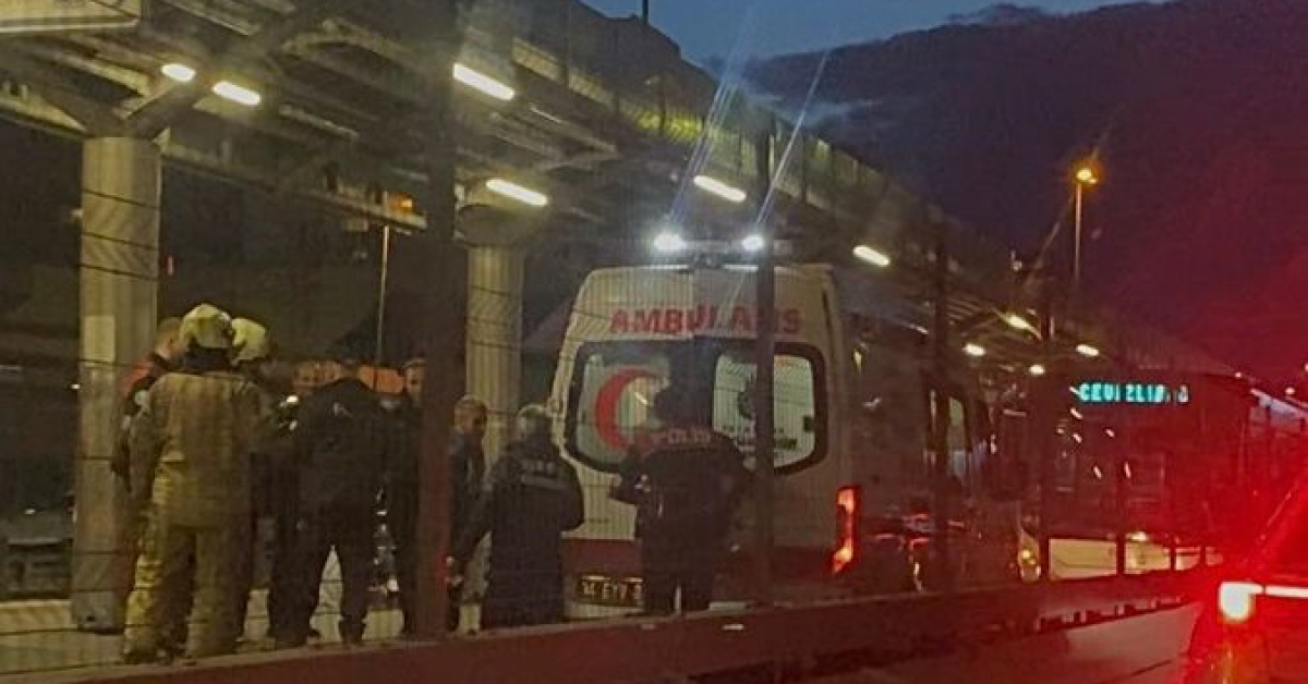 Metrobüs ayağının üstünden geçti, kadınlık hastaneye kaldırıldı