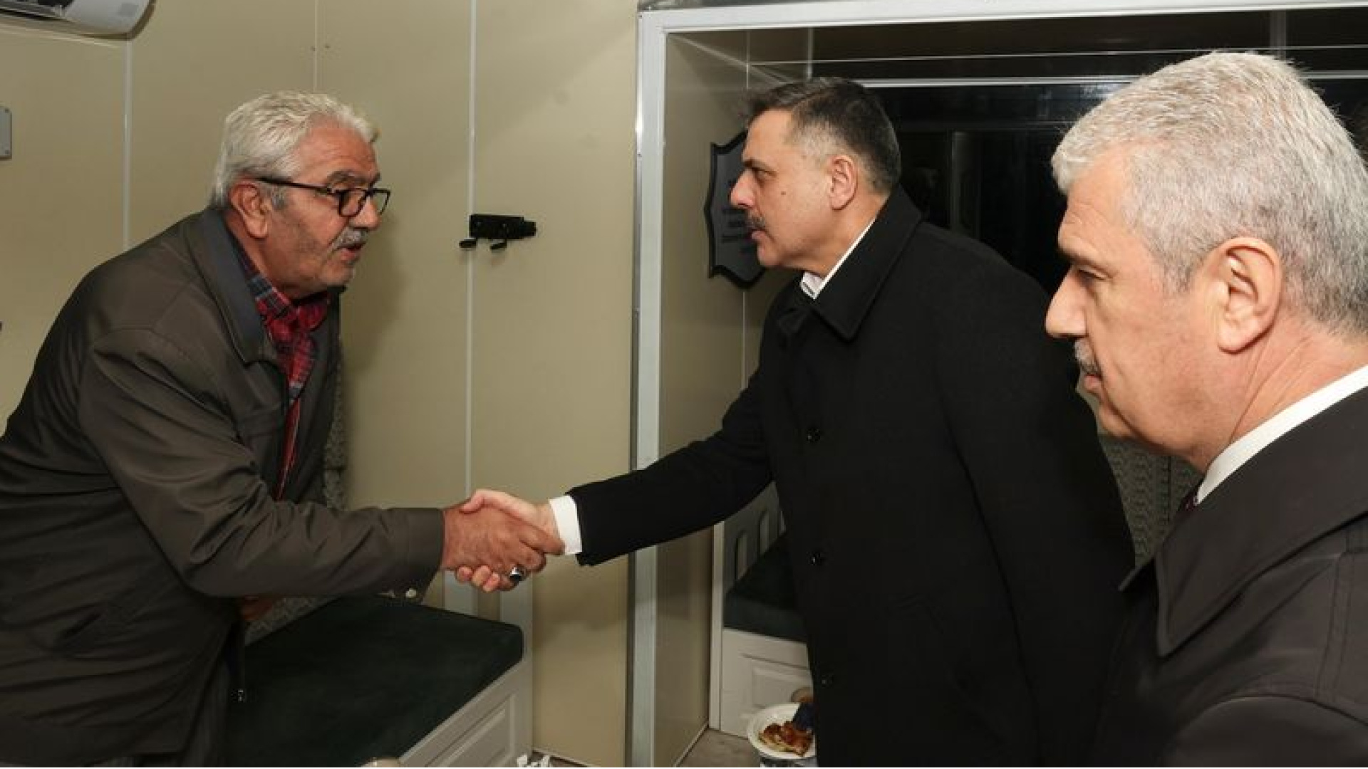 Bakan Çiftçi, şehit Uzman Çavuş Akarsel'in ailesini ziyaret etti