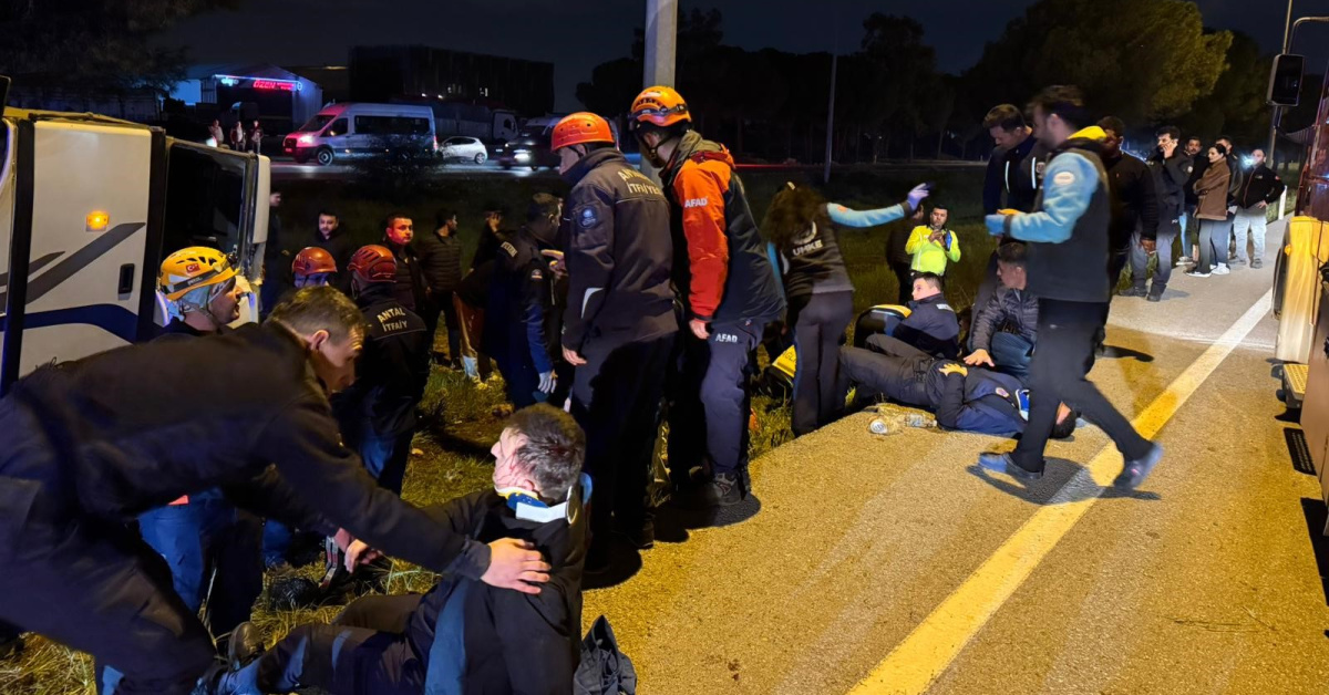 Antalya'daservis aracının devrilmesi sonucunda infaz koruma memurları