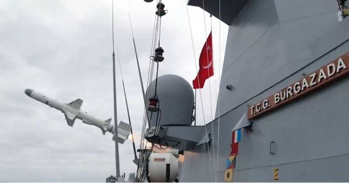 ATMACA füze, TCG Burgazada'dan kara hedefe tam isabet