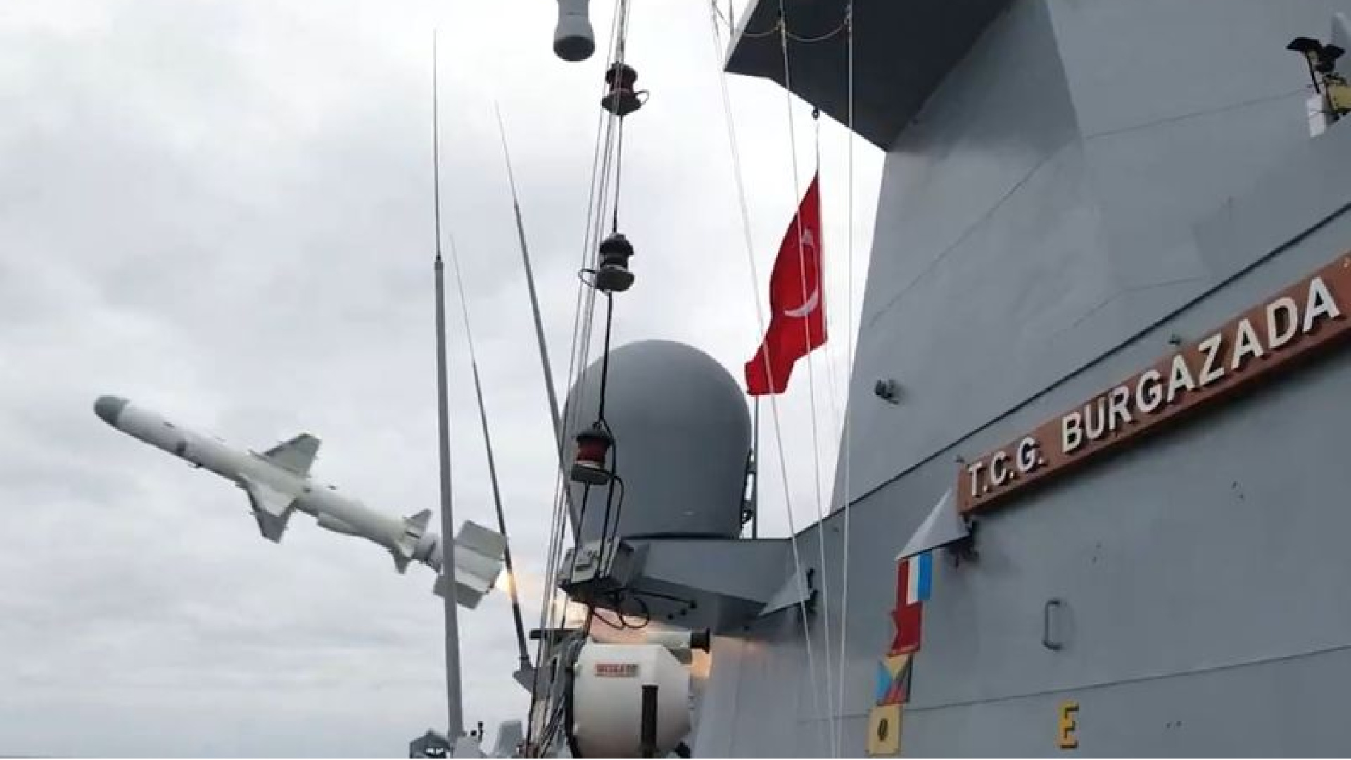 ATMACA gemisavar füzesi, tam isabetle vurdu!