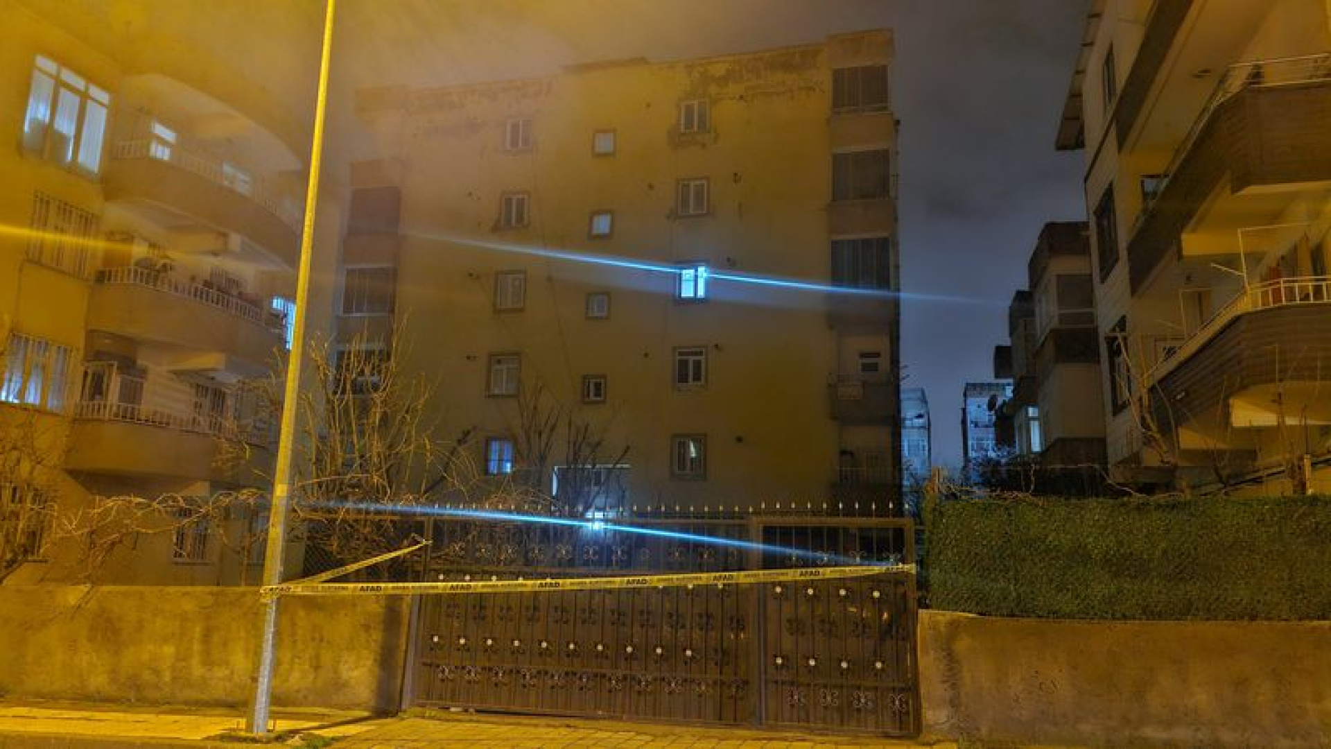 Diyarbakır'da Kolonlarından Ses Gelen Apartman Boşaltıldı: 51 Kişi Tahliye Edildi