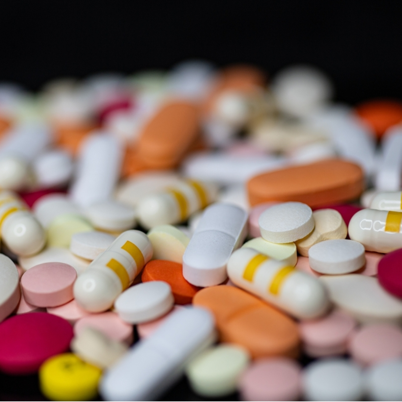 Geçmeyen karın ağrısına "ağrı kesici" uyarısı!