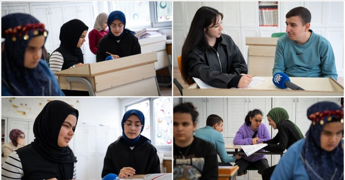 Görme engelli lise öğrencileri akranlarının sesiyle sınavlara hazırlanıyor