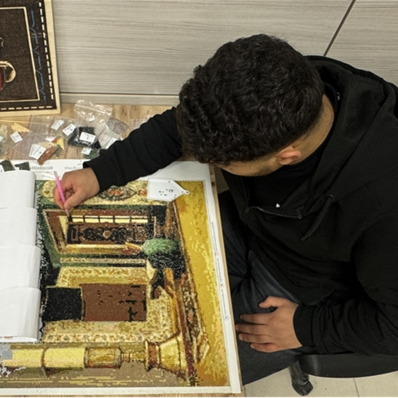 Suça yönelmesinler diye çocuklar sanatla buluşturuluyor