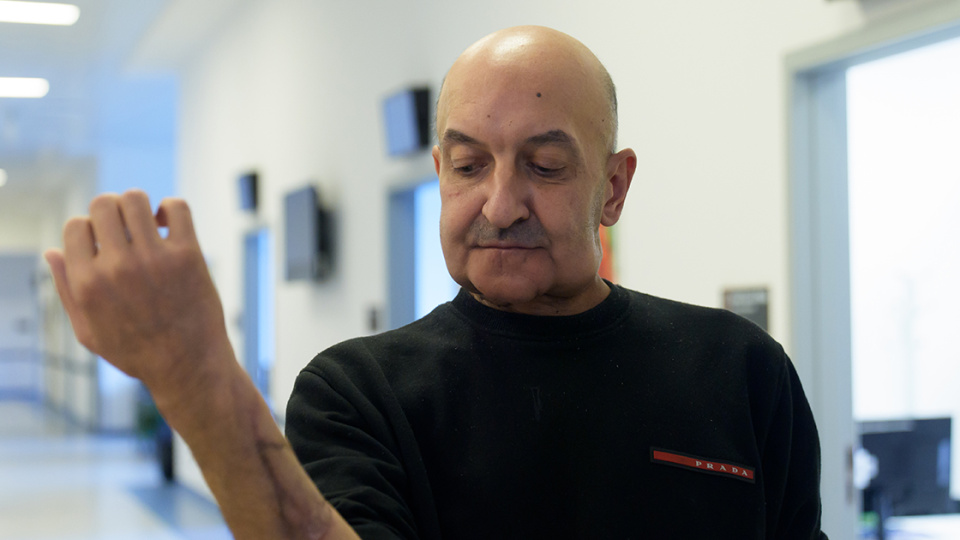 Vücudundan alınan dokuyla dil ve ağız tabanı yapılan hasta yeniden konuşmaya başladı