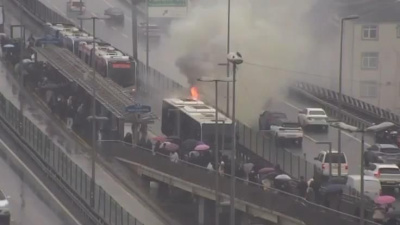 Metrobüste yangın çıktı
