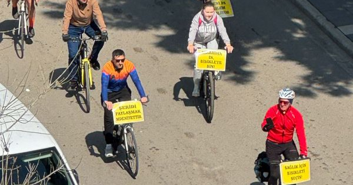 Bisikletliler toplu sürüş yaparak trafikte görünürlük kazandı