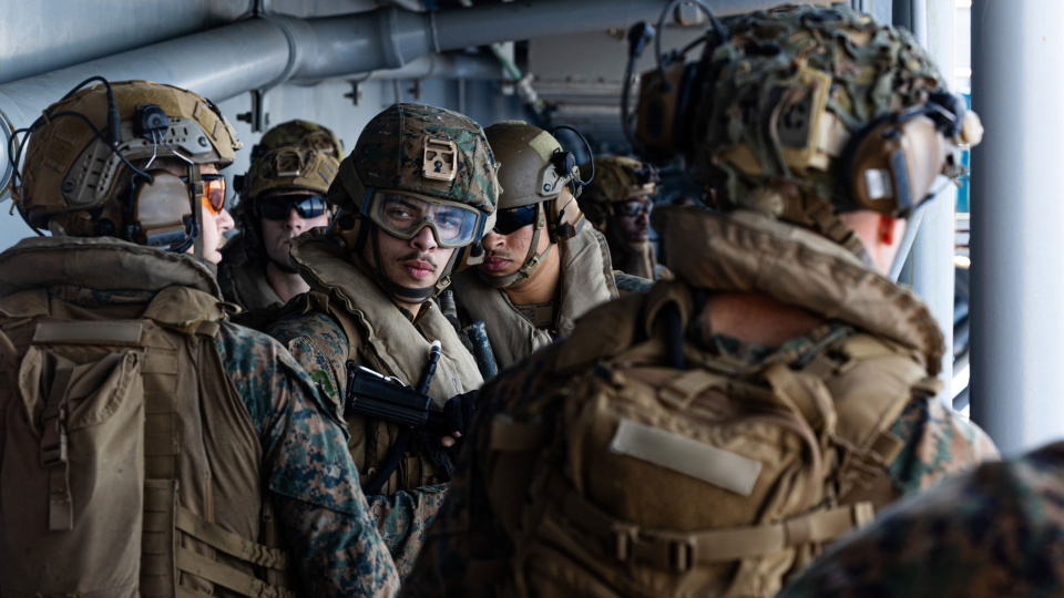 ABD'ye ait amfibi hücum gemisi bölgeye ulaştı