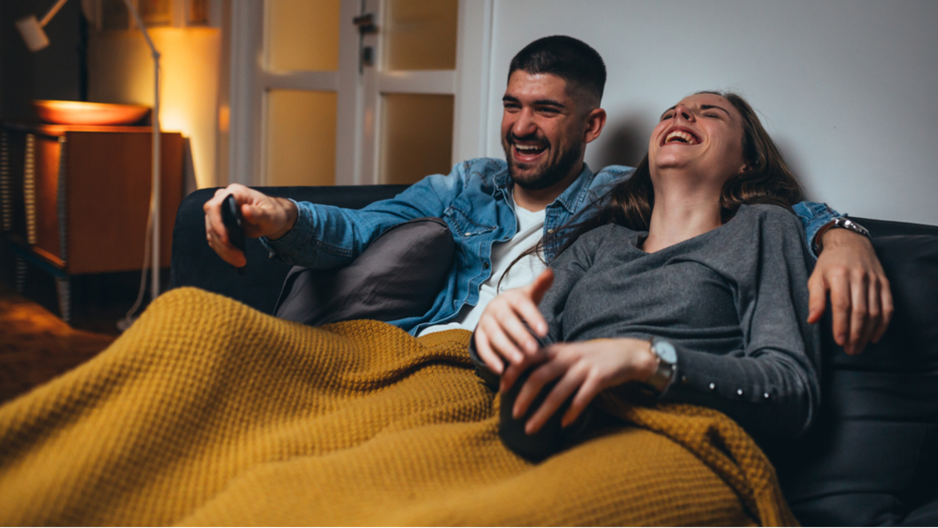 Kahkaha zinciri nasıl başlıyor? Kendinizi tutamıyorsanız sebebi siz değilsiniz beyniniz: Bulaşıcı kahkahanın sebebi bakın ne!