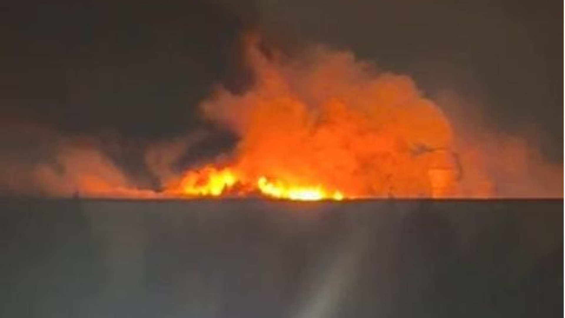 Kocaeli'de raf imalatı yapılan fabrikada yangın