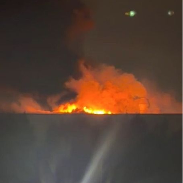 Kocaeli'de raf imalatı yapılan fabrikada yangın