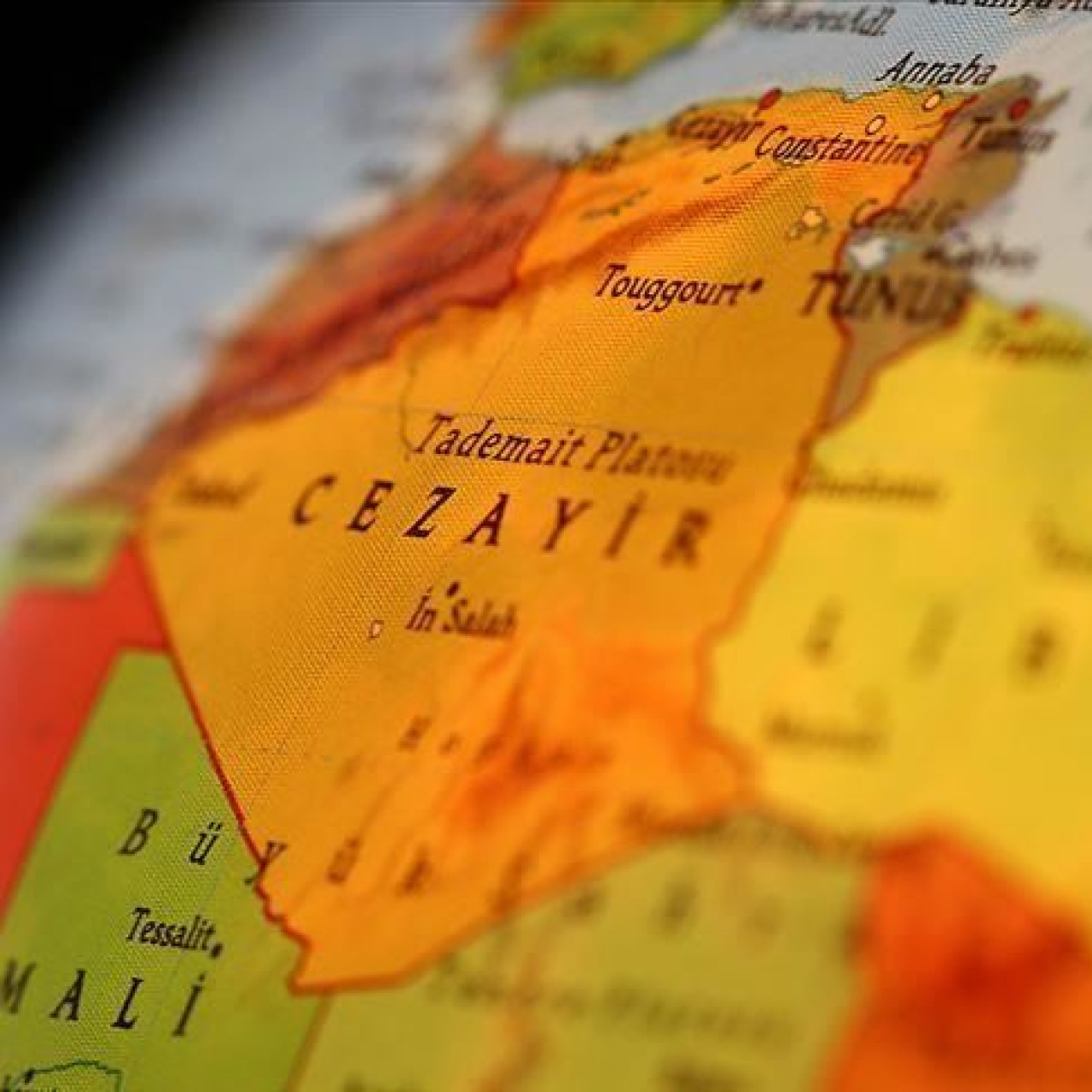 Cezayir'in eski Cumhurbaşkanı Zerval, vefat etti