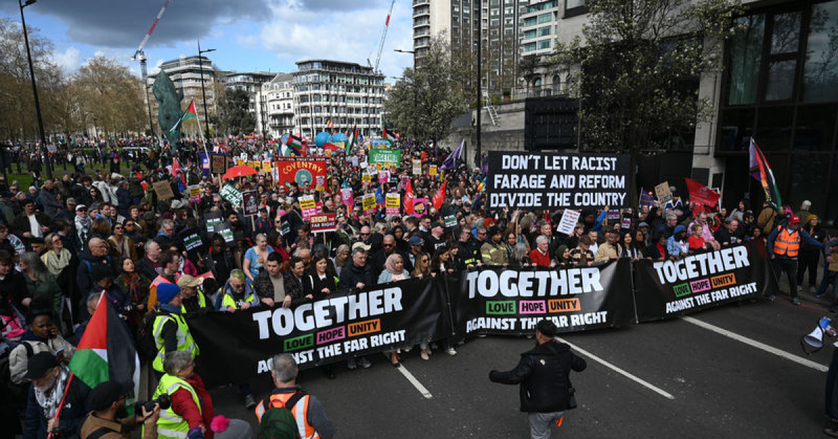 Londra'da Filistin'e Destek Yürüyüşüne Katılanlar