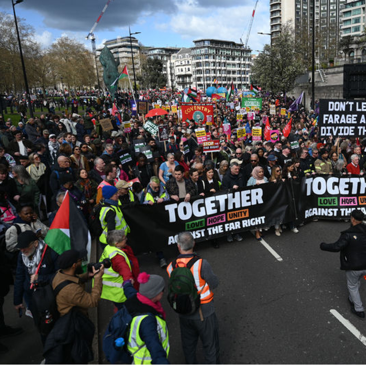 Londra'da aşırı sağa karşı şimdiye kadarki en büyük gösteri!