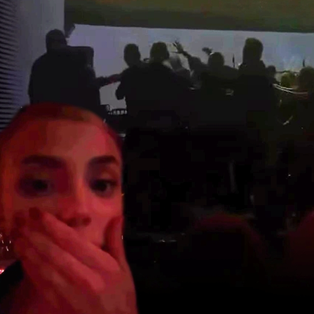 Konserde kavga çıktı