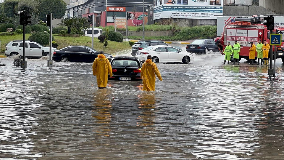 Adana'da sağanak esareti!