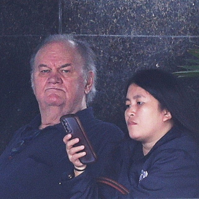 35 yaş küçük hemşiresiyle aşk yaşıyor