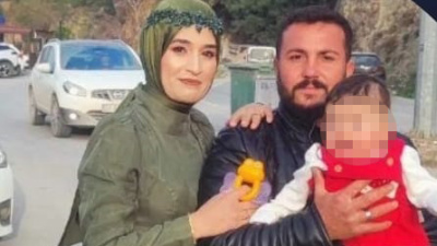 Annesini darp ederken araya giren karısını öldürdü!
