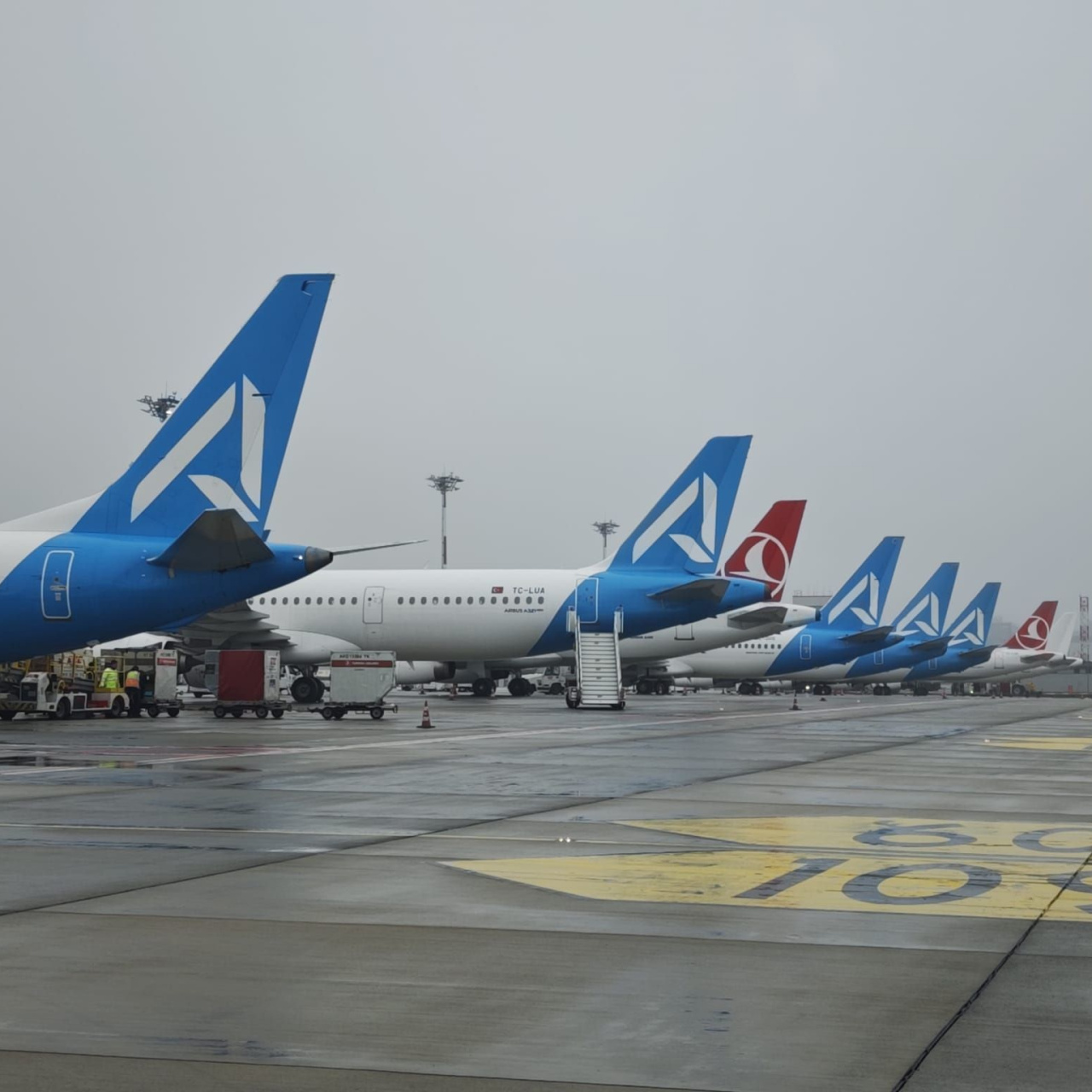 Sabiha Gökçen'de uçuşlara yağmur engeli