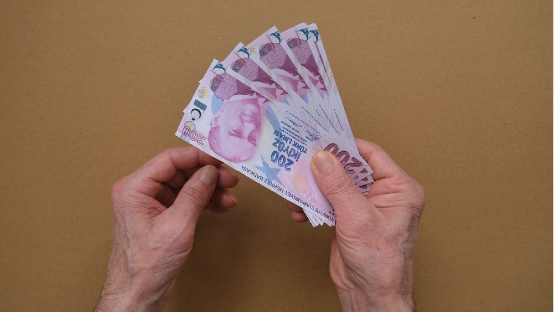 100 bin TL'lik ihtiyaç kredisinin geri ödemesi ne kadar, faiz oranı yüzde kaç, aylık ve toplam taksit tutarı ne kadar?