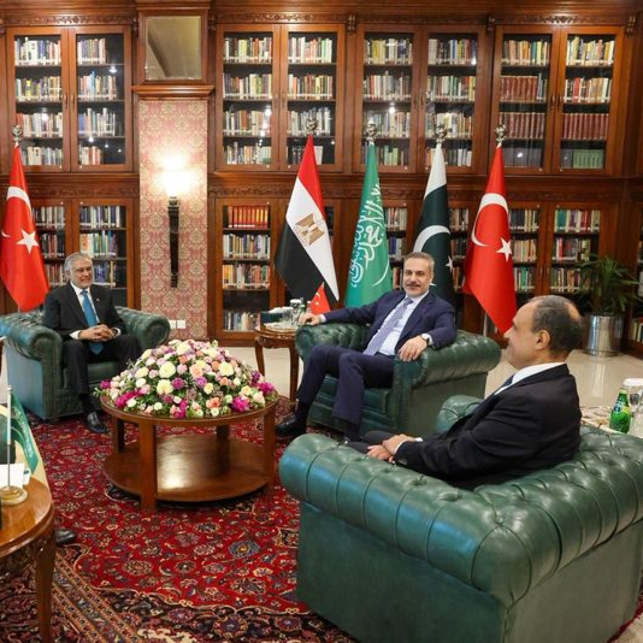 Bakan Fidan Pakistan'da