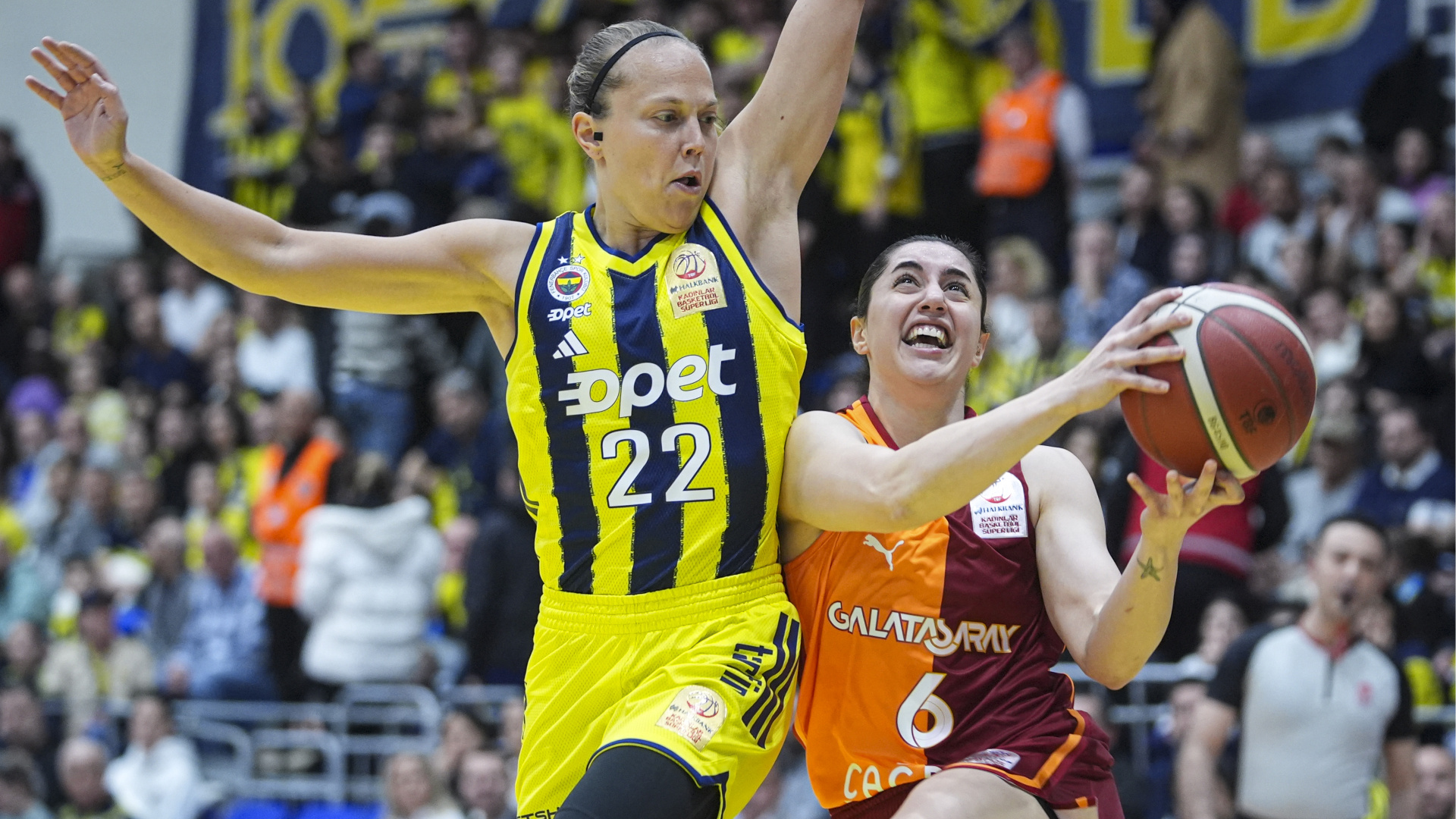 Fenerbahçe Opet, Galatasaray'ı 85-70 Yenerek Play-off Final Serisinde 1-0 Öne Geçti
