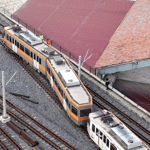 Adana'da tren raydan çıktı