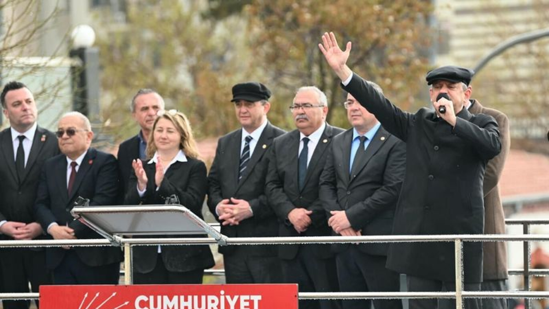 Özgür Özel Aydın'da Millet İradesine Sahip Çıkıyor Mitinginde Konuştu