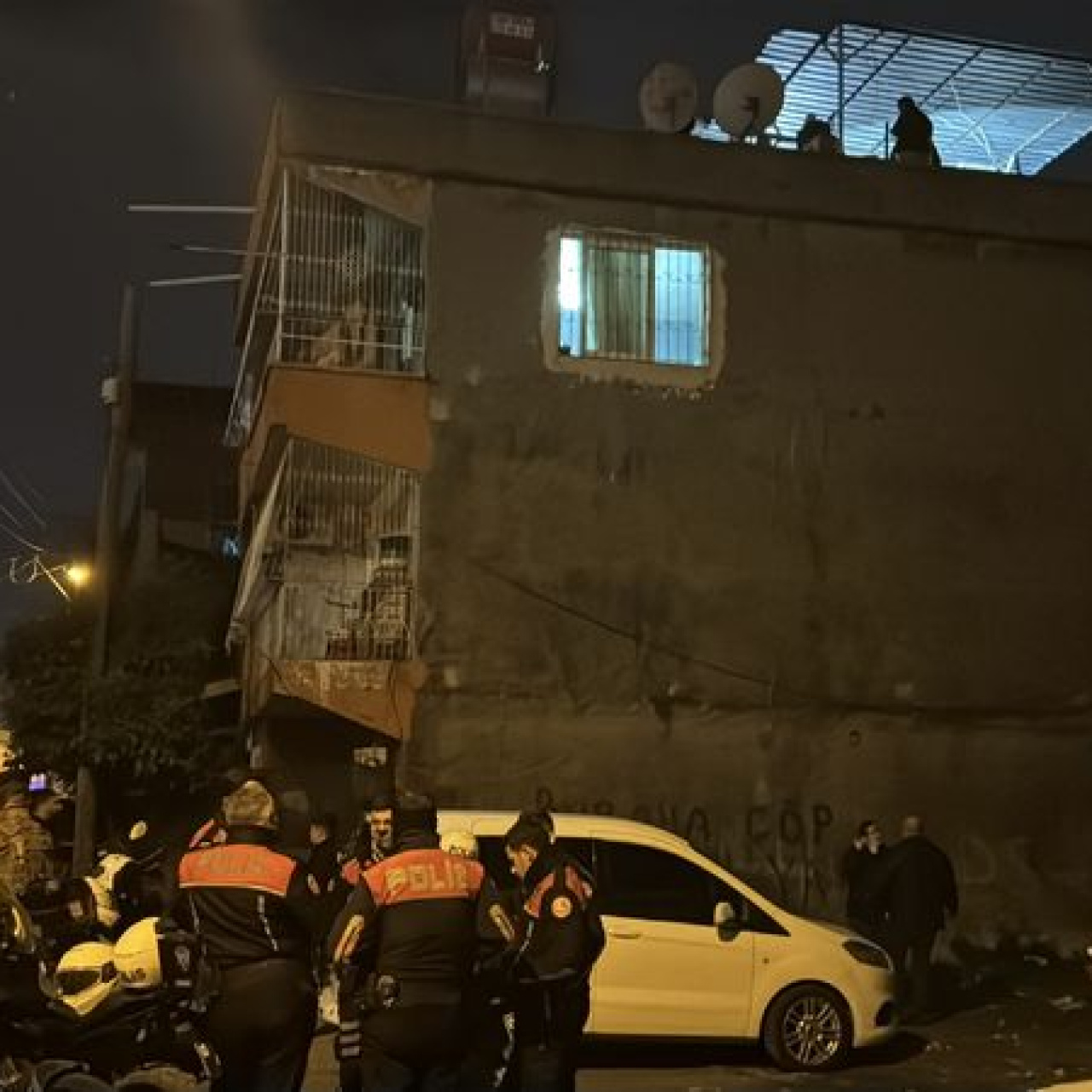 Binanın damında patlama! 1 ölü, 1 yaralı