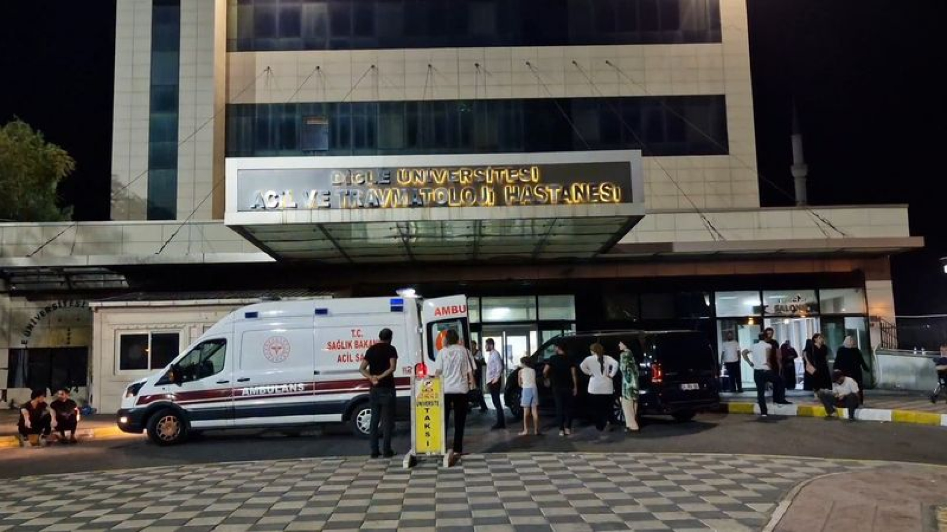 Diyarbakır'da tartıştığı eşini av tüfeğiyle öldürdü, dayısını yaraladı | Son dakika haberleri