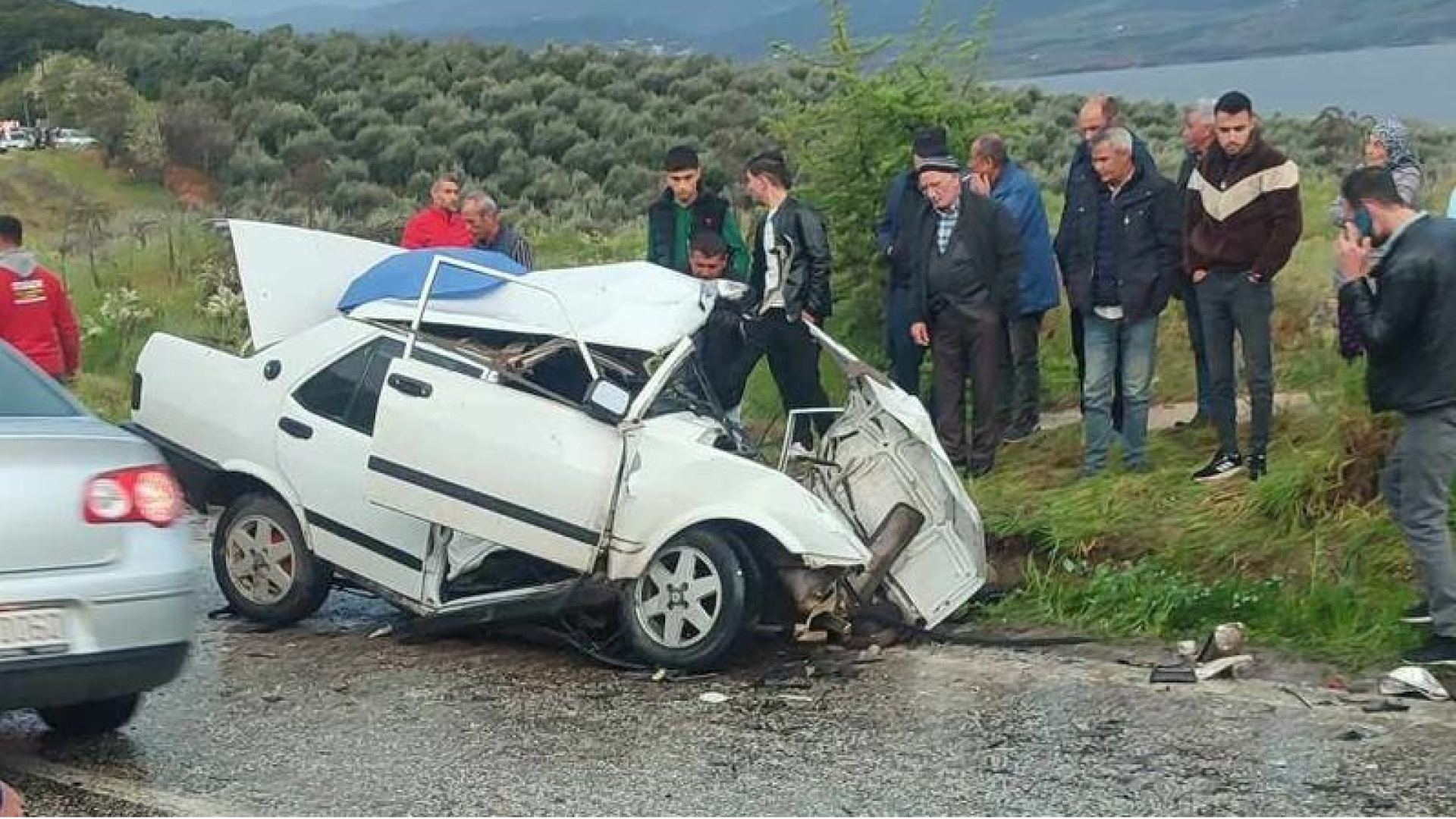 Manisa'da Trafik Kazası: 19 Yaşındaki Sürücü Hayatını Kaybetti