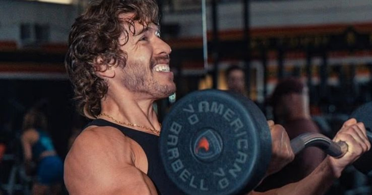 Joseph Baena Vücut Geliştirme Yarışmasını Kazandı