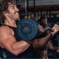 İlk vücut yarışmasını kazandı