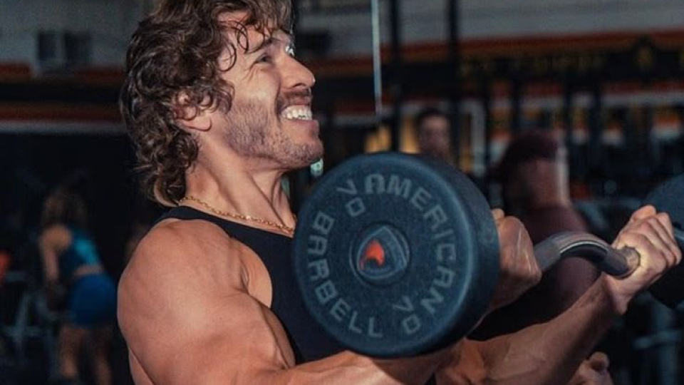 İlk vücut yarışmasını kazandı