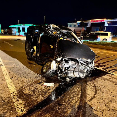 TIR otomobile çarptı: 1 ölü, 1 yaralı