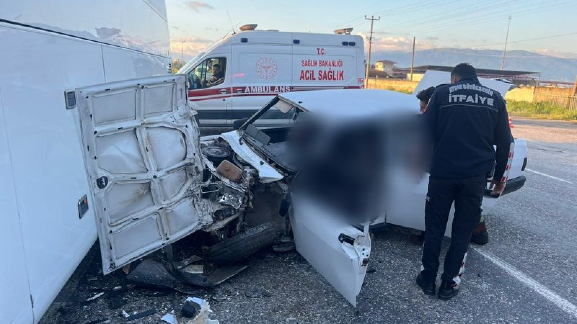 Aydın'da otobüsle çarpışan otomobilin sürücüsü öldü