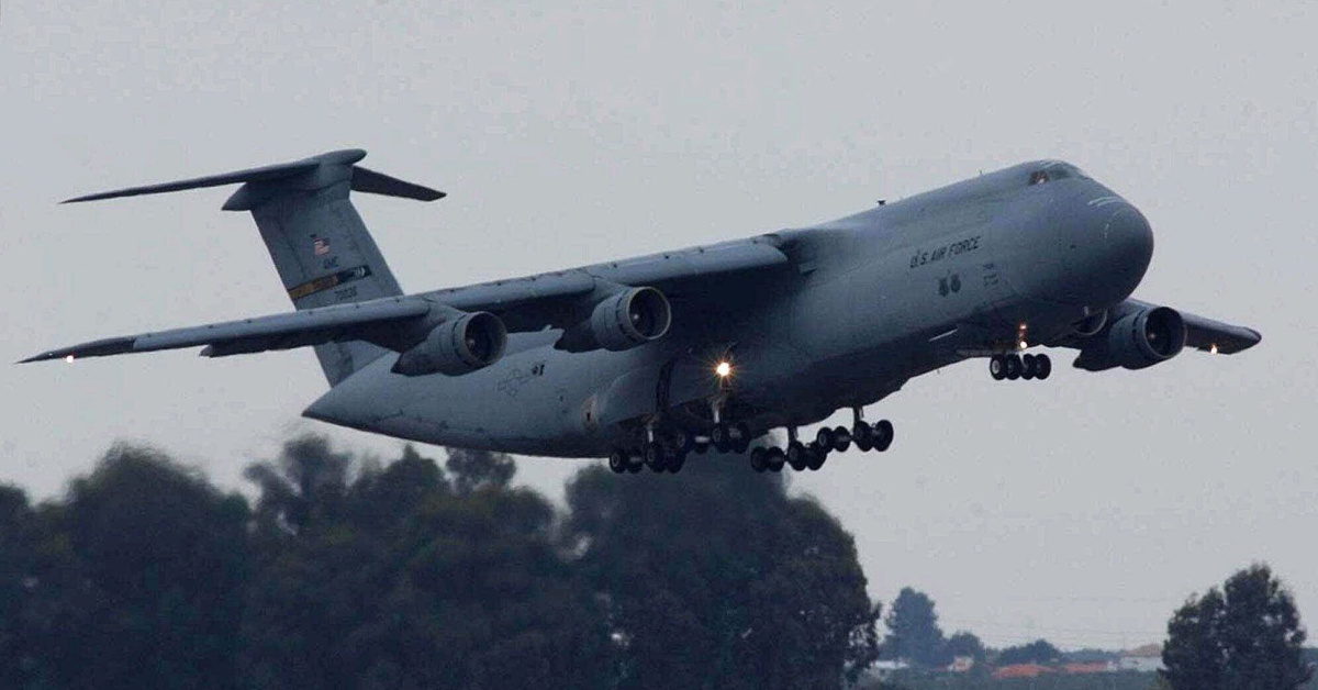 İspanya, ABD uçaklarına hava sahasını kapattı