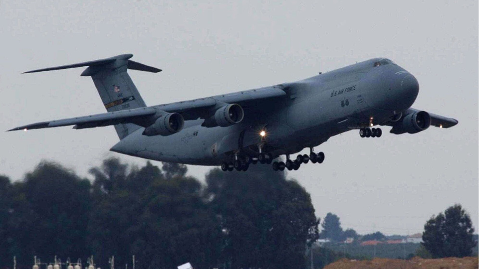 İspanya ABD uçaklarına hava sahasını kapattı