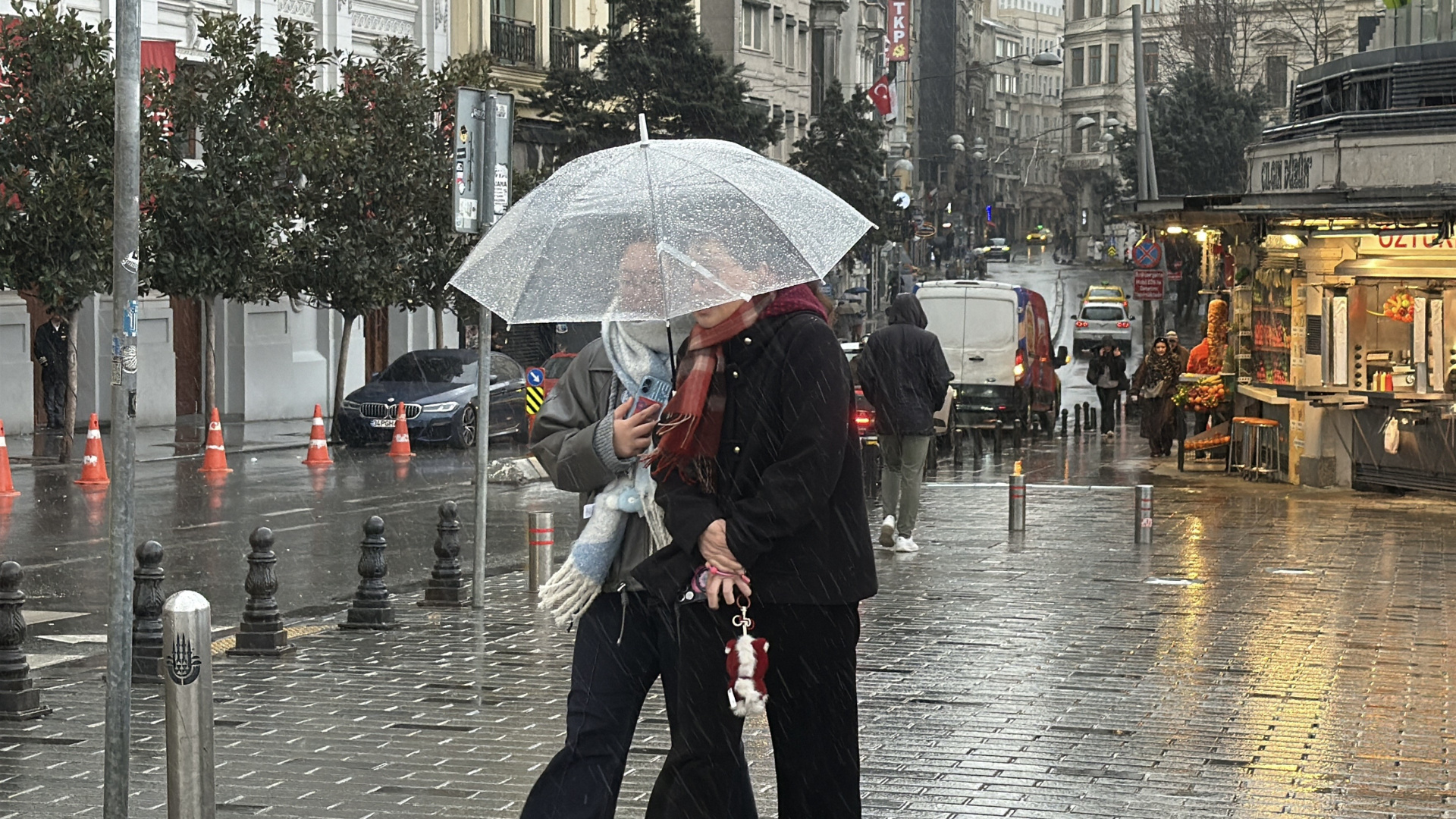 Türkiye 3 Gün Daha Yağış Altında: Meteoroloji'den Kritik Uyarılar