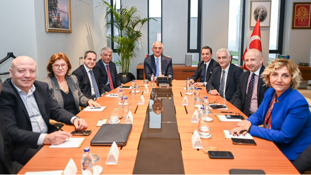 Bakan Ersoy'dan 2026 turizmi için kritik toplantı