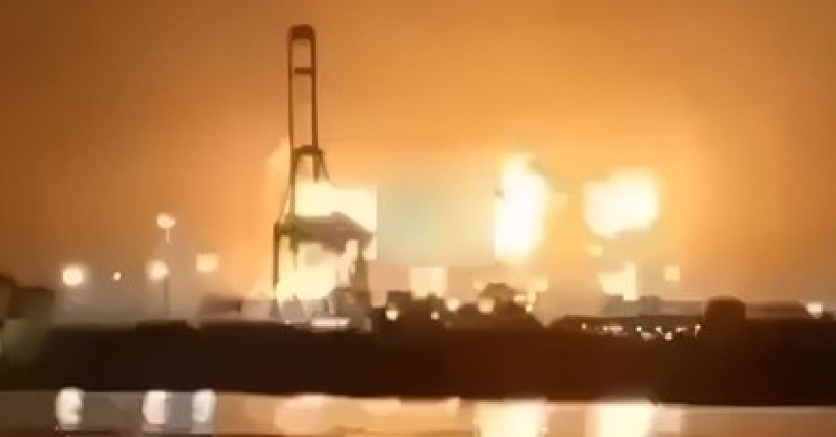 Basra Körfezi'depetrol tankerinde yangın