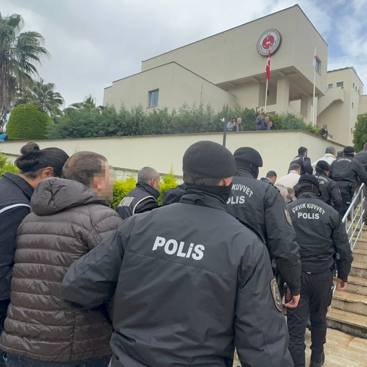 Rüşvet operasyonunda 4 tutuklama